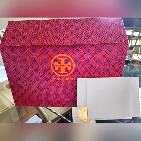 NEW Tory Burch Gift Bag Velcro Closure Paper Shoe Box Bag - Picture 1 of 11